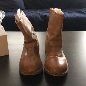 Nine West Tan color low boots